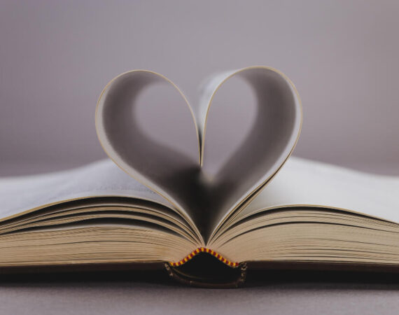 Descubra como a autossabotagem pode estar bloqueando sua prosperidade e como retomar o controle da sua vida com escolhas simples e conscientes.